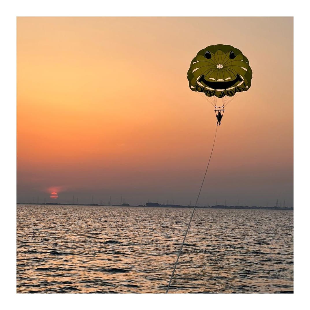 10 മിനിറ്റ് പാരാസെയിലിംഗ്