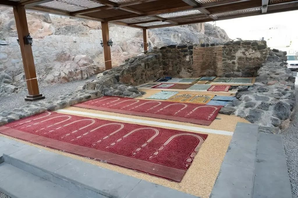 Mengalami dampak Perang Uhud – Sebuah perjalanan menelusuri halaman-halaman biografi Nabi.